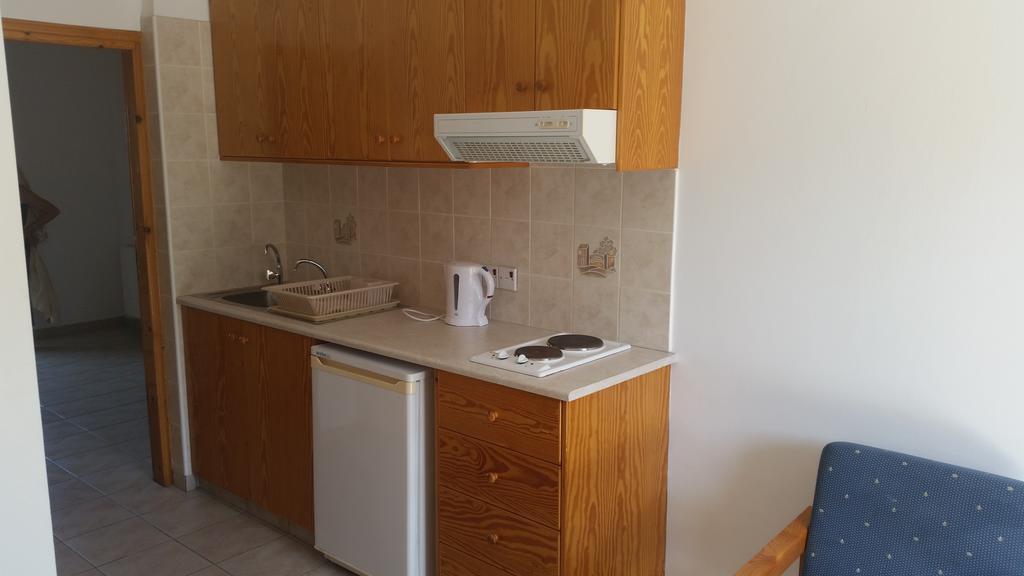 Pissouriana Hotel Apartments Ngoại thất bức ảnh