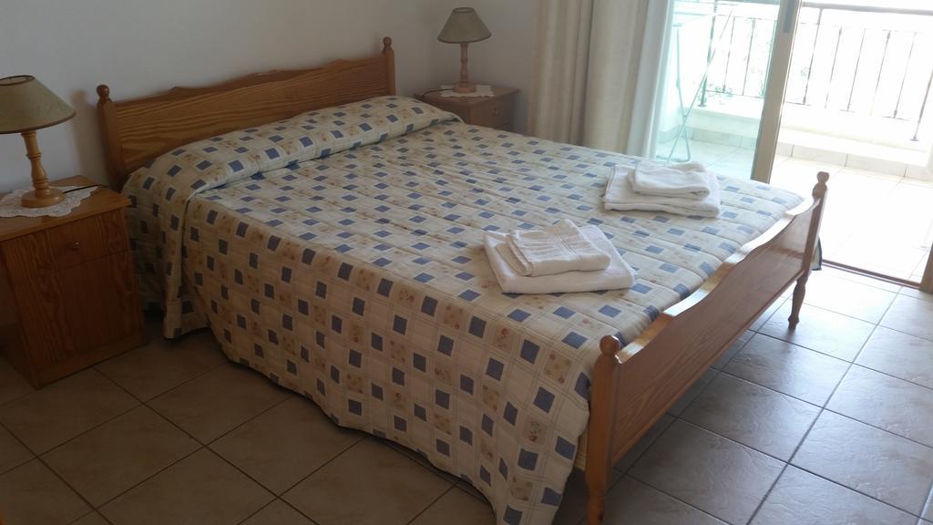 Pissouriana Hotel Apartments Ngoại thất bức ảnh