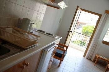 Pissouriana Hotel Apartments Ngoại thất bức ảnh